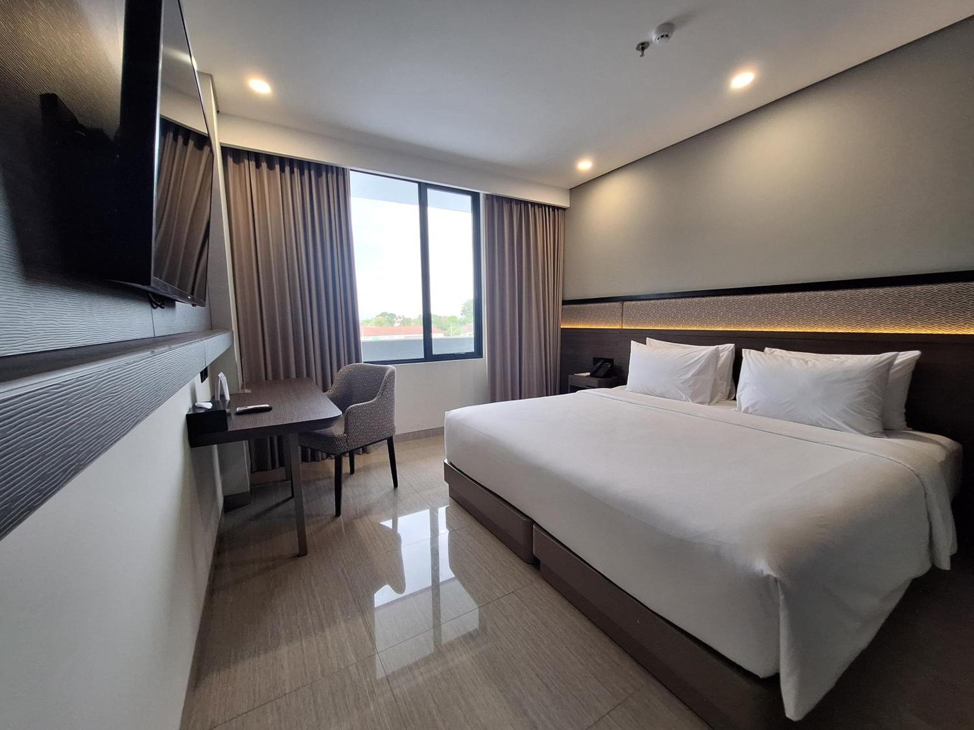 Hotel Santika ブリタール エクステリア 写真