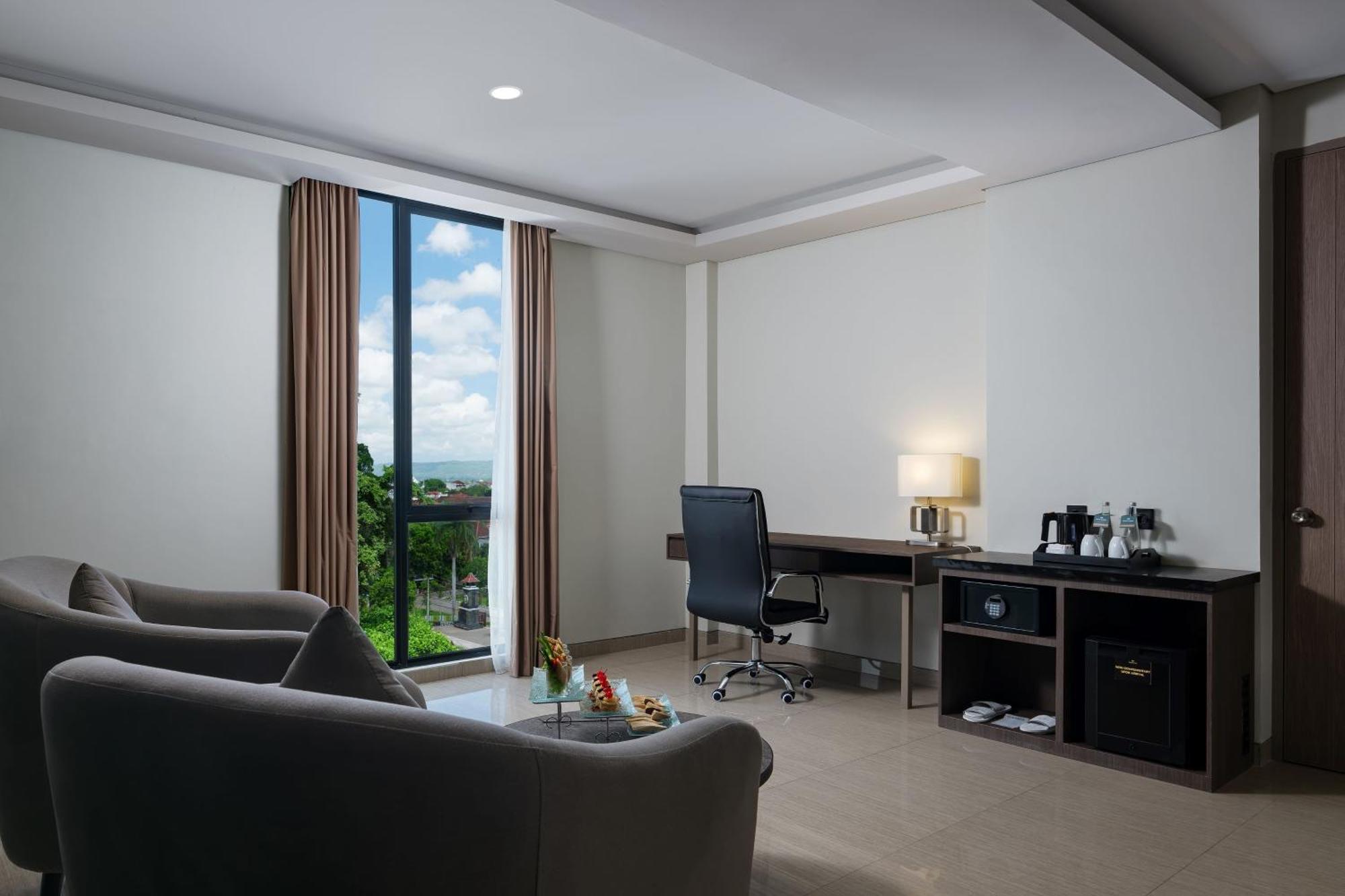 Hotel Santika ブリタール エクステリア 写真