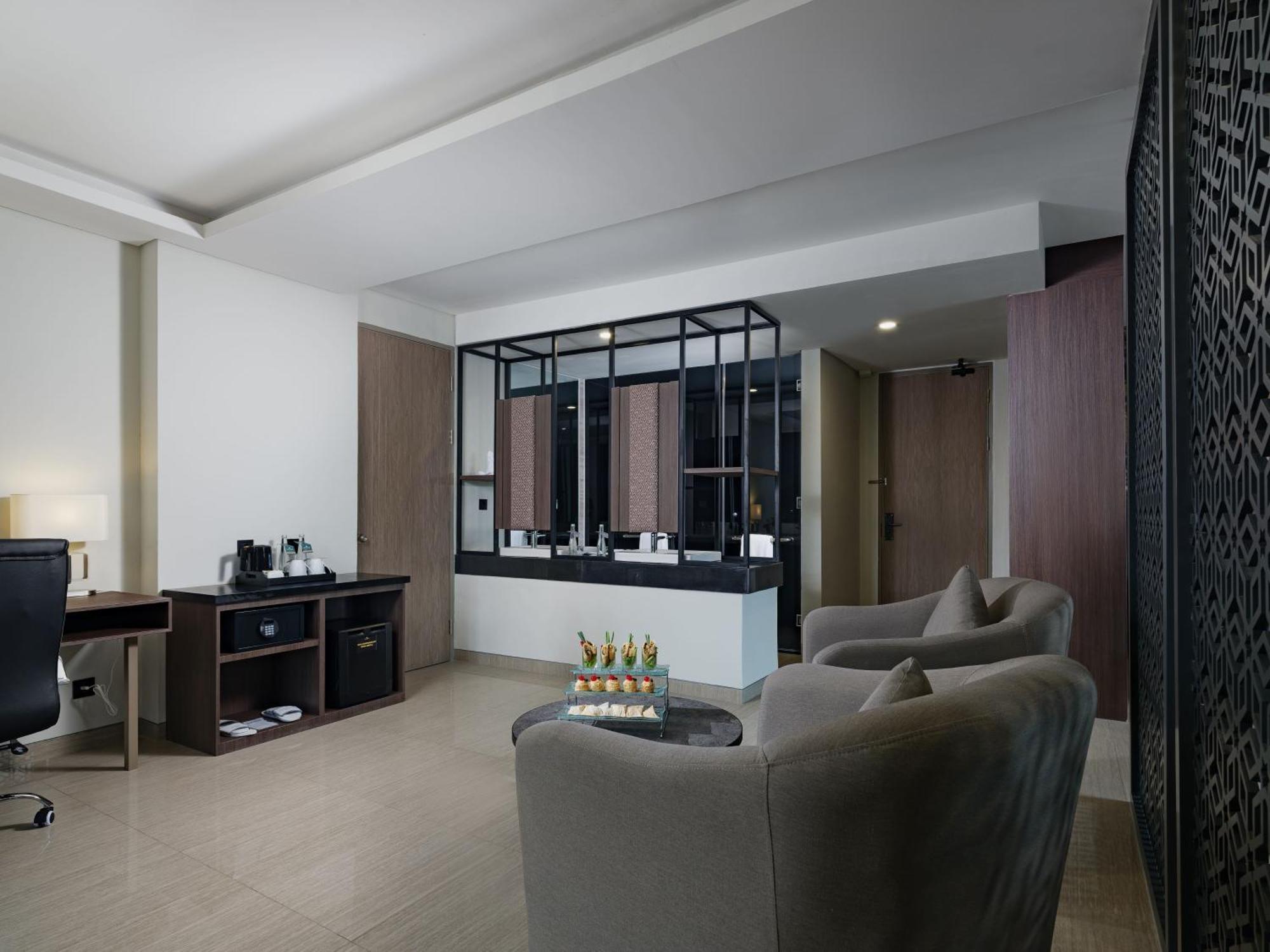 Hotel Santika ブリタール エクステリア 写真