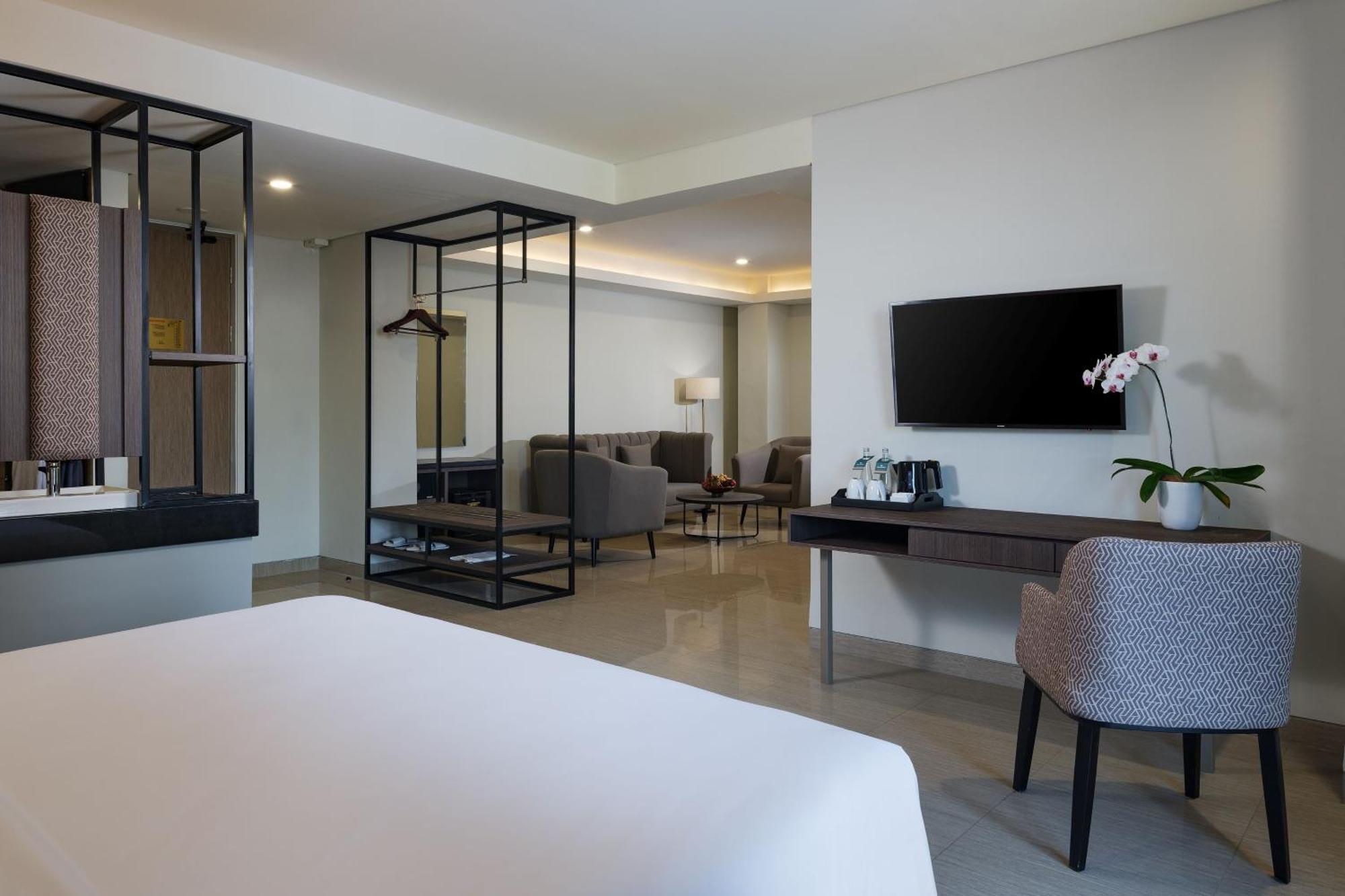 Hotel Santika ブリタール エクステリア 写真